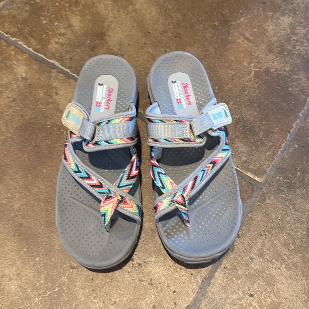 Skechers women’s reggae zig swag sandals grey.
